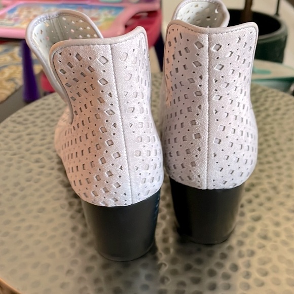 LOGO PeepToe Ankle Bootie Size7 Light Lavender Stacked Heel Casual Chic Bohemian - Picture 2 of 10